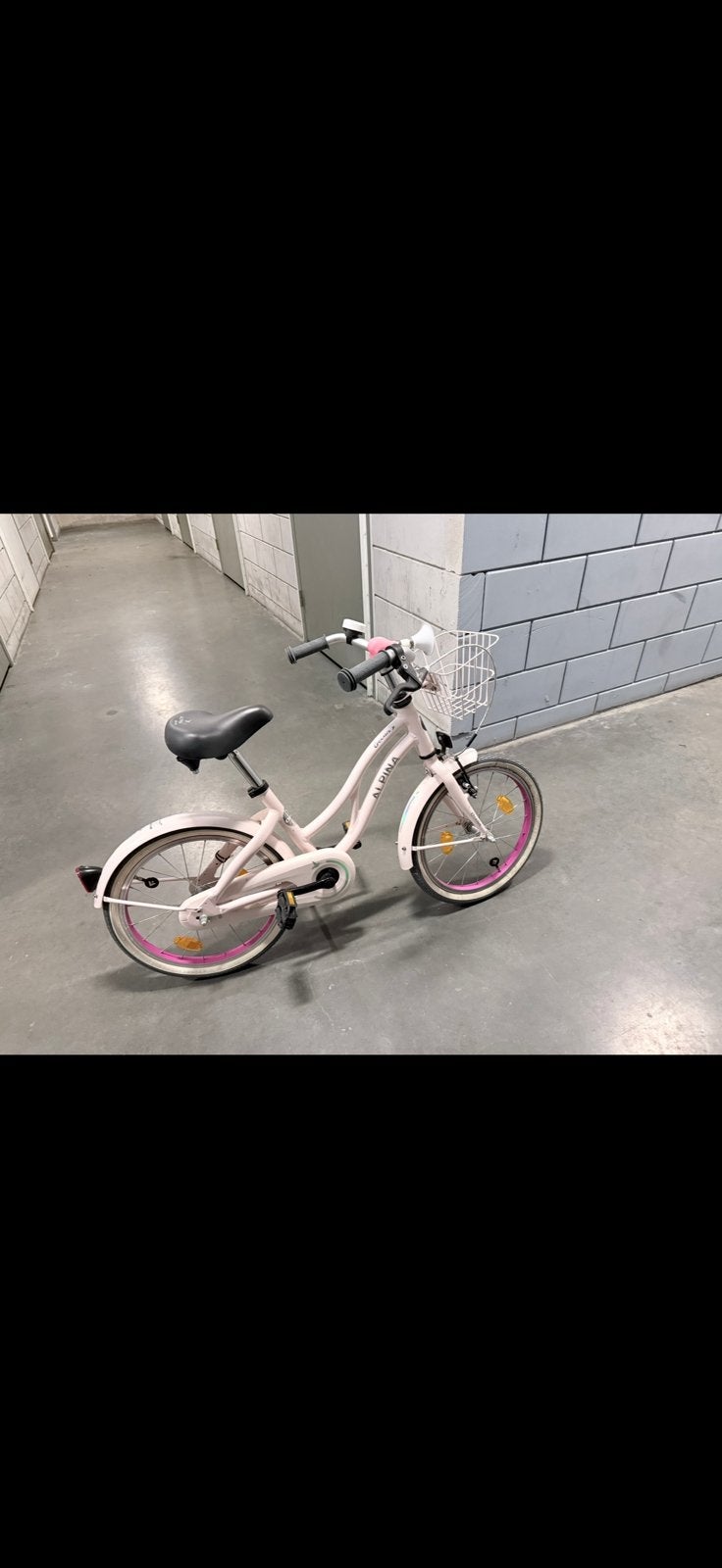 Alpina kinderfiets – lichtroze met roze velgen en mandje, Ophalen, Gebruikt, Versnellingen, Batavus