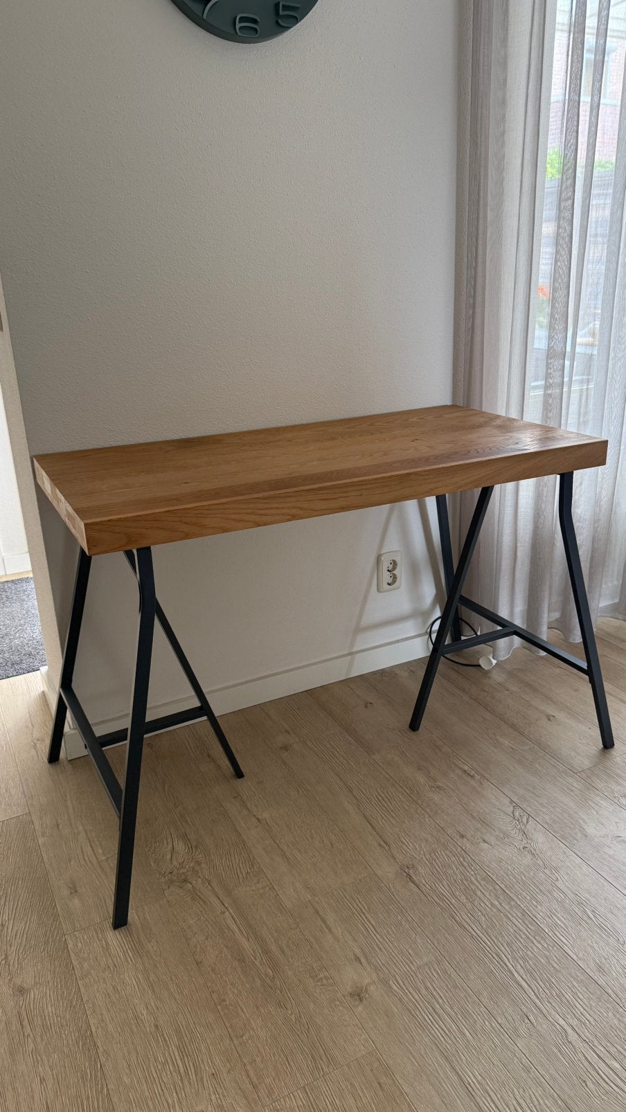 Bureau met zwaar houten blad., Ophalen, Gebruikt