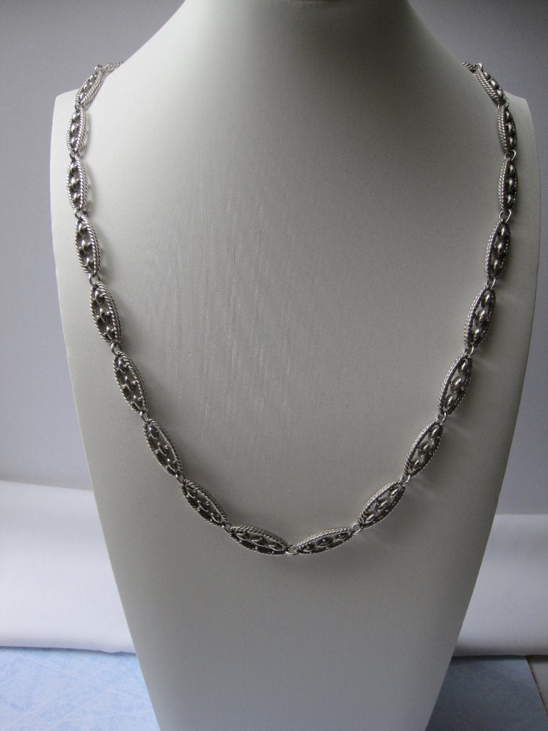 Ketting  bewerkte schakels 63 cm. Trifari, Sieraden, Tassen en Uiterlijk, Verzenden, Zo goed als nieuw, Zilver, Overige materialen
