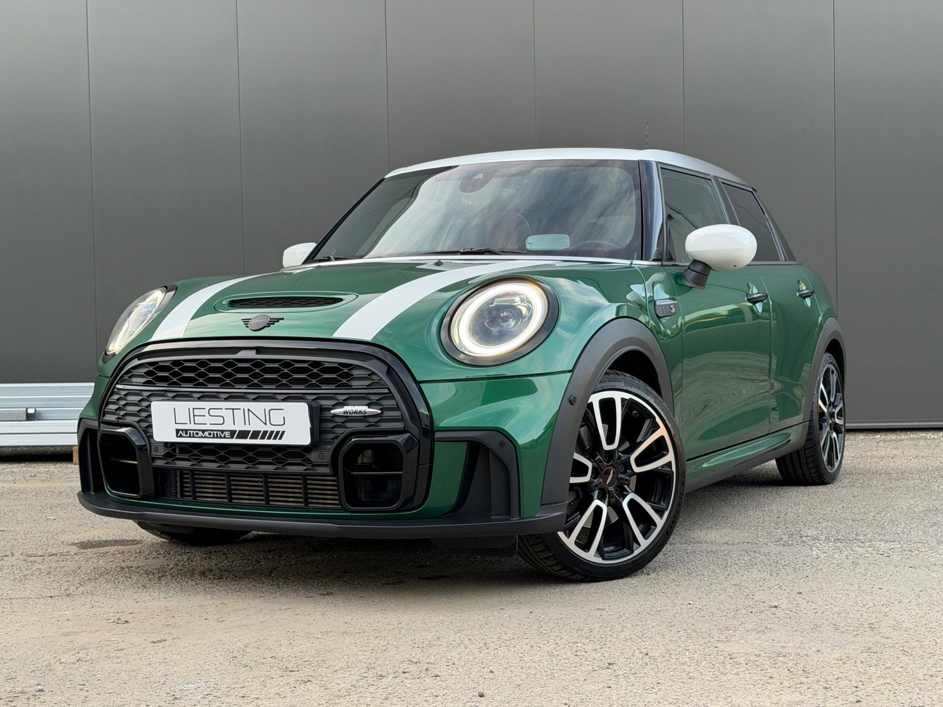 Mini 5-Deurs 2.0 Cooper S - JCW Pakket Pano Leer Camera H/K, Auto's, Gebruikt, Euro 6, 4 cilinders, Leder