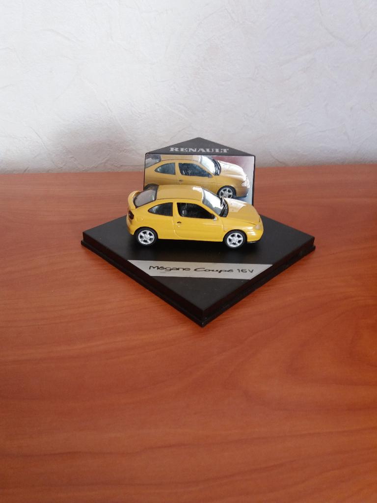 Renault Megane Coupe, geel, Vitesse, in case schaal 1:43, Ophalen of Verzenden, Gebruikt, Auto, Overige merken
