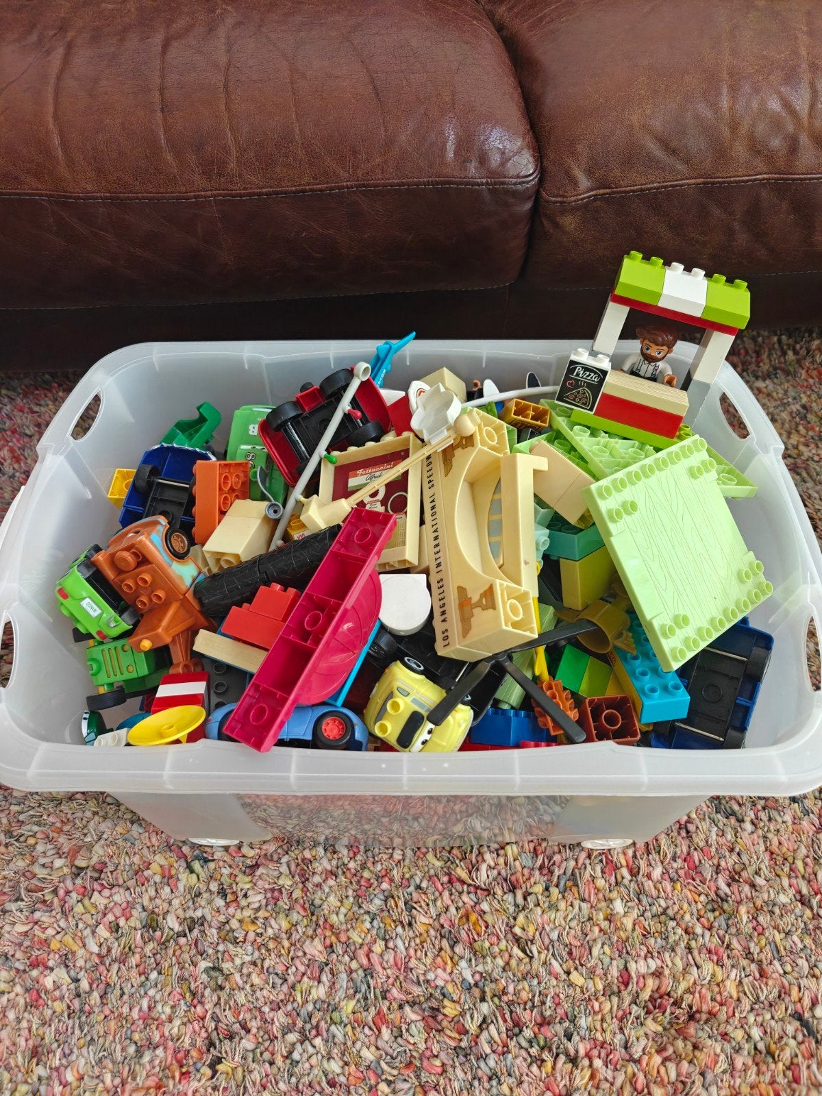 Grote bak met diverse Duplo en Lego Primo blokken mega bloks, Ophalen, Inclusief minifiguren, Gebruikt, Duplo