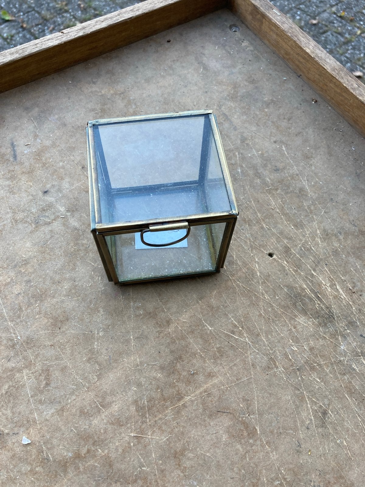 Glazen sieradendoosje met messing rand, Ophalen, Vintage, Gebruikt, Goud