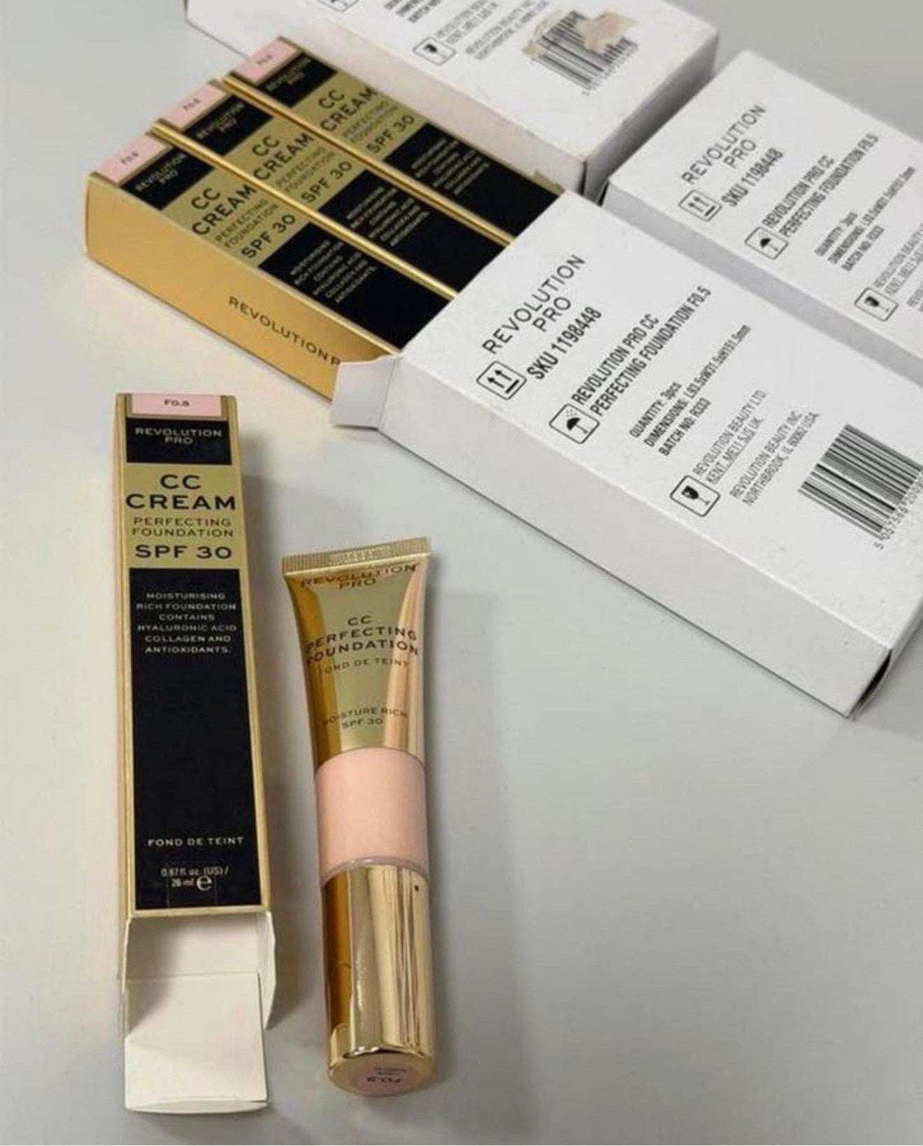 10X Makeup Revolution Pro CC Perfecting Foundation Spf30 F5, P, Gehele gezicht, Beige, P