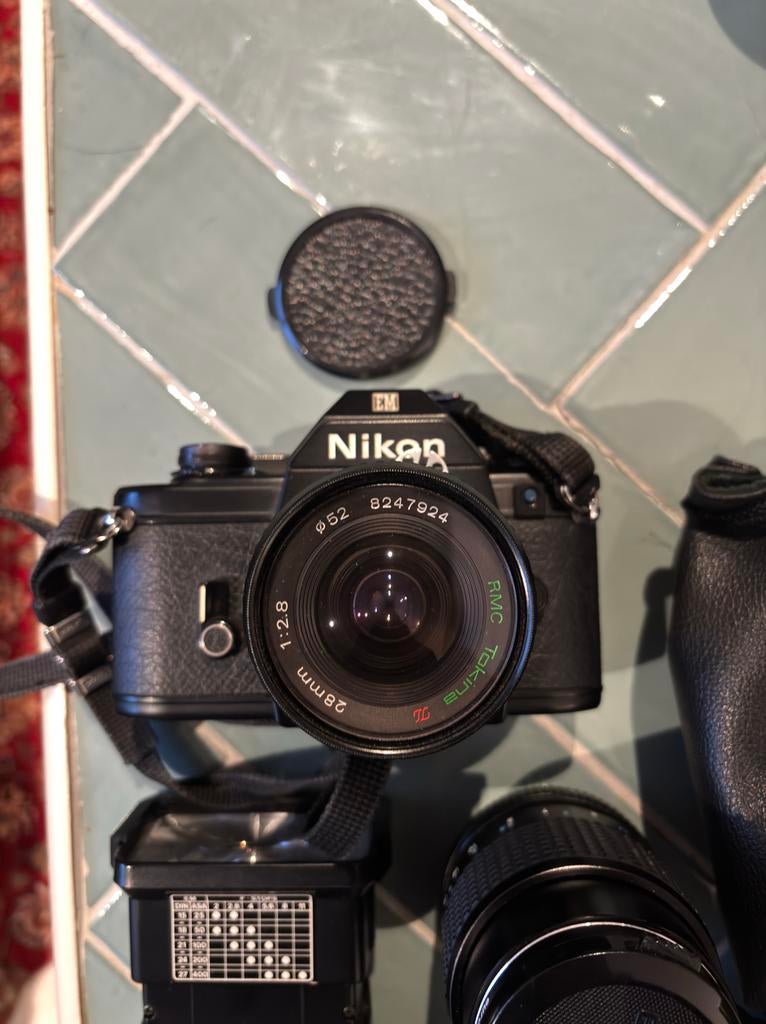 Nikon EM + Nikkor 50mm f1.4+28mm+135mm, Gebruikt, Compact, Ophalen of Verzenden, Nikon
