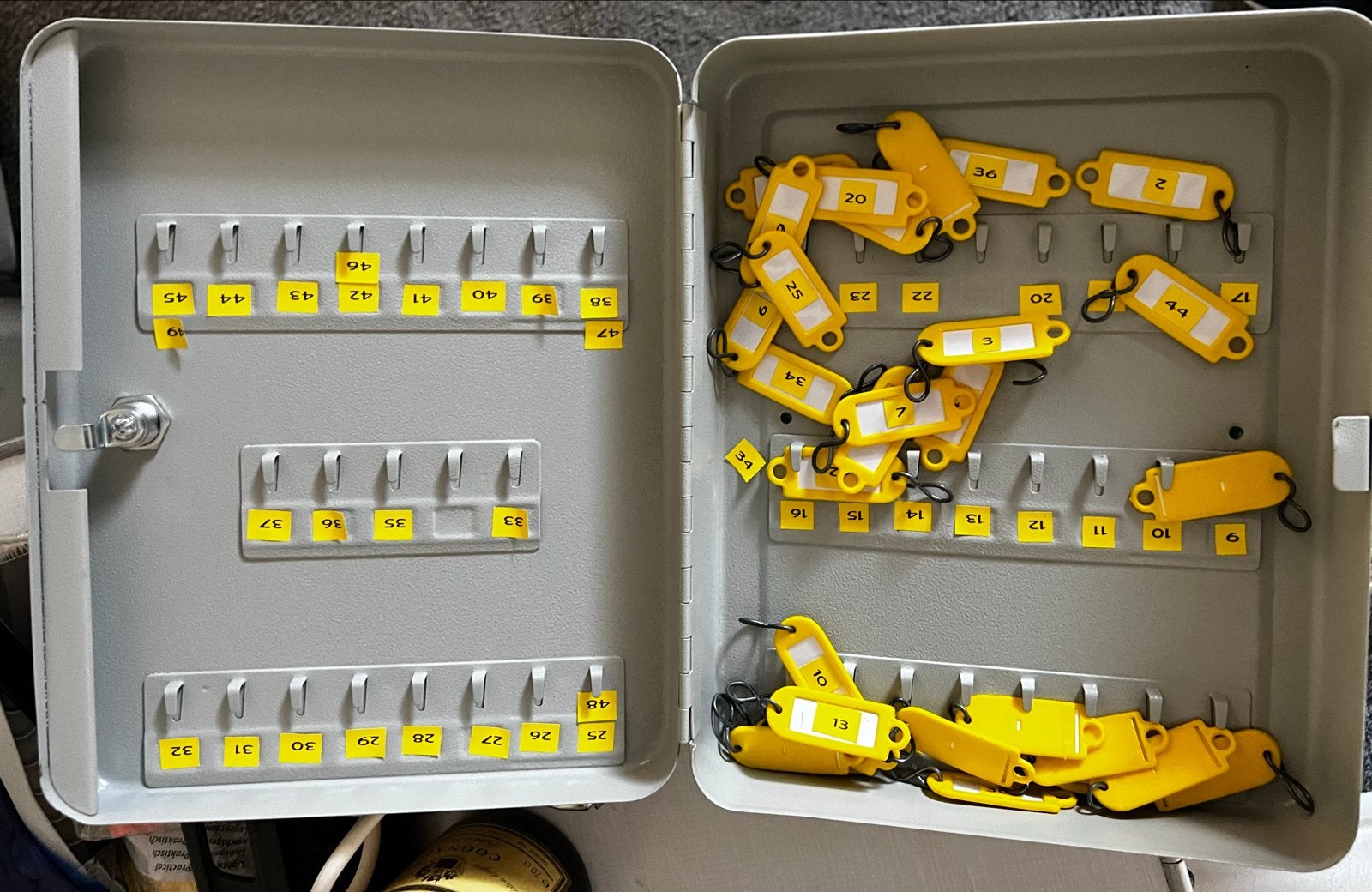 Sleutelkastje voor 45 sleutels met labels, Ophalen of Verzenden, Gebruikt, Grijs, Metaal