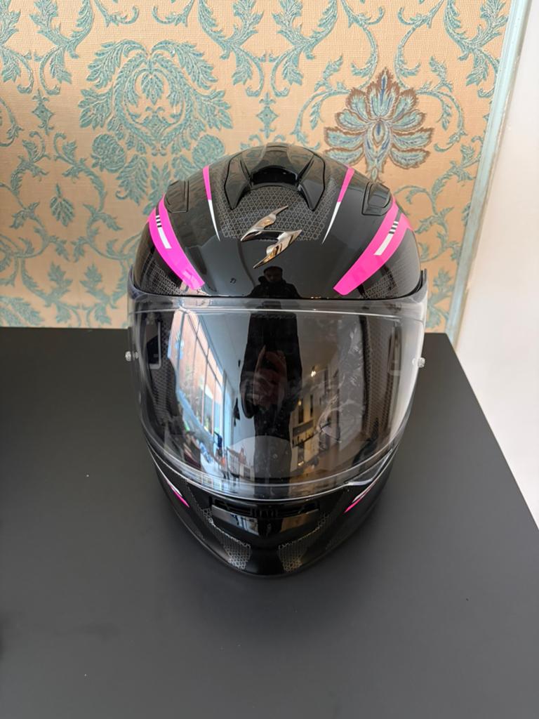 Motor helm met roze accenten maat xs, Motoren, Overige merken, XS, Systeemhelm, Ophalen of Verzenden