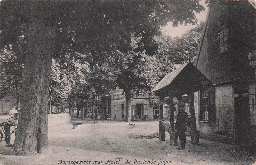 702-498-015 Bergen Dorpsgezicht Met Hotel De Rustende Jager, Verzenden, Voor 1920, Noord-Holland