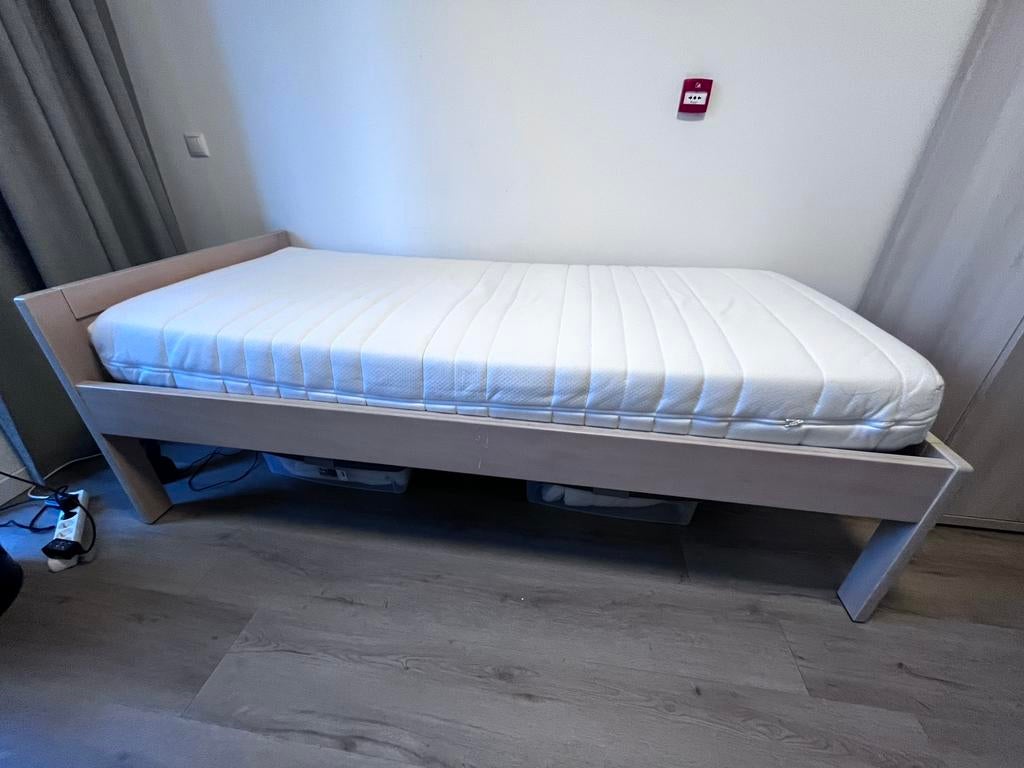 Stevig bed 90x200, inclusief goede lattenbodem en matras, Huis en Inrichting, Ophalen, 90 cm, Eenpersoons, Wit