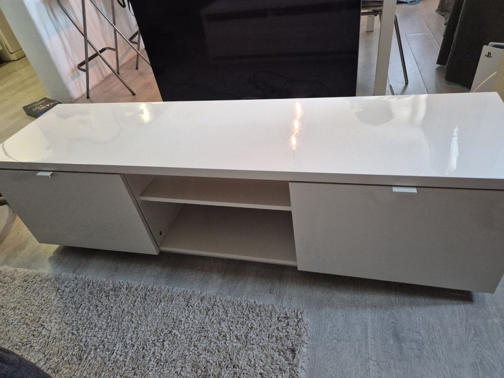 IKEA TV-meubel (Byås) – Hoogglans wit – 2 kasten + open vak, Ophalen, 150 tot 200 cm, Zo goed als nieuw, Minder dan 100 cm