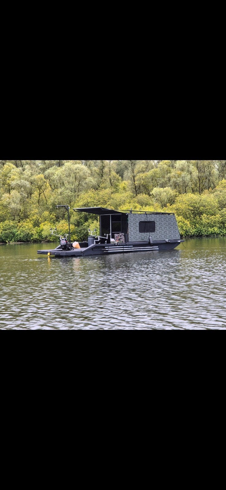 Tekoop aluvation karperboot, Ophalen, Zonnepaneel