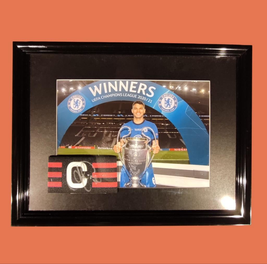 Ingelijste aanvoerdersband gesigneerd door Thiago Silva COA, Ophalen of Verzenden, Nieuw, Buitenlandse clubs, Shirt