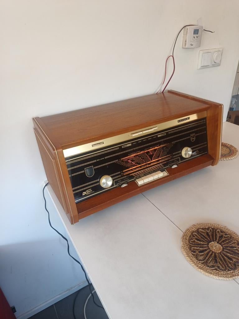 Philips B6X23A/01 en /02 buizenradio's (1 werkend), Ophalen of Verzenden, Gebruikt, Radio