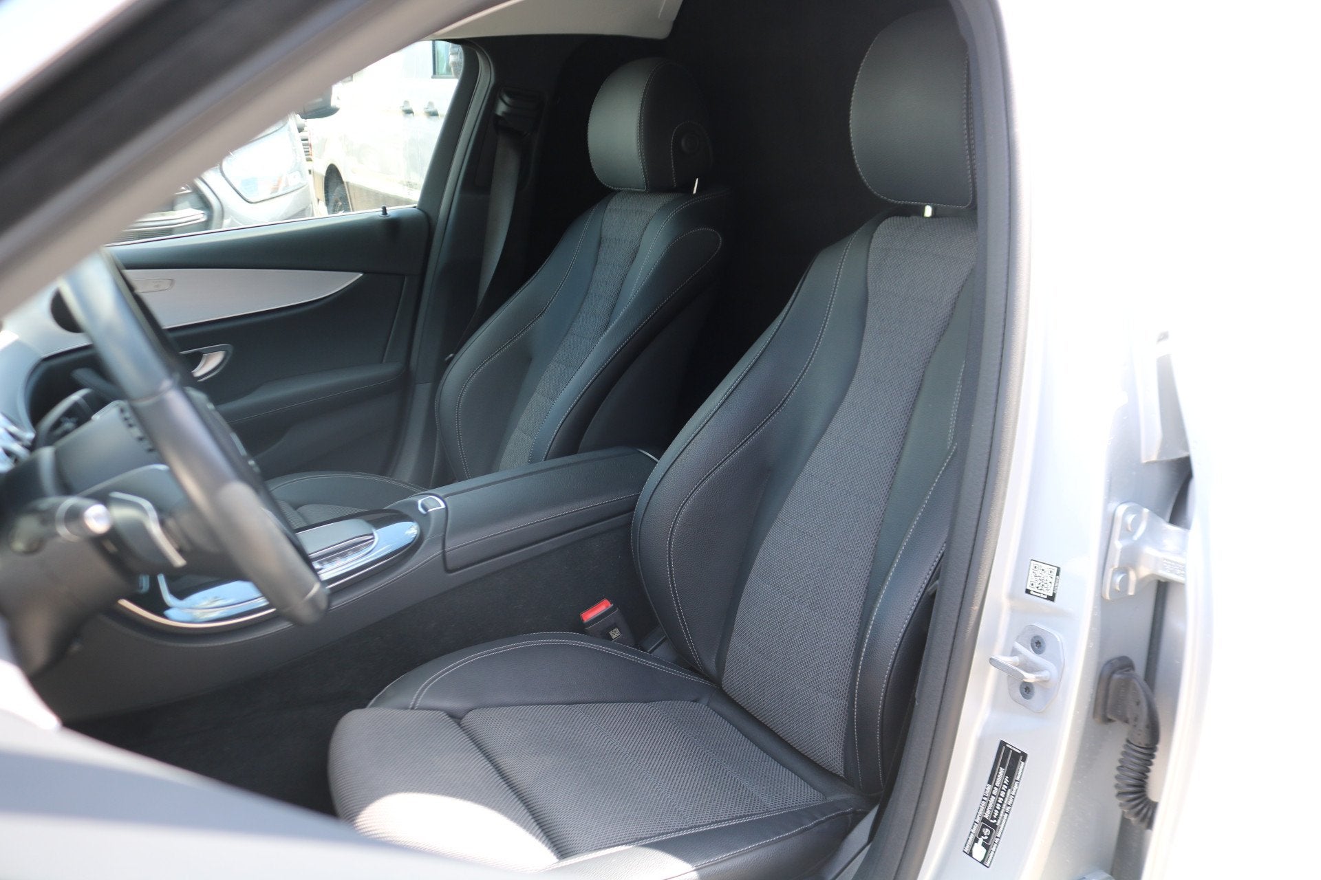 Mercedes-Benz E-Klasse 200 T Indus Dueexis Begrafenisauto (n, Automaat, Achterwielaandrijving, Gebruikt, 4 cilinders