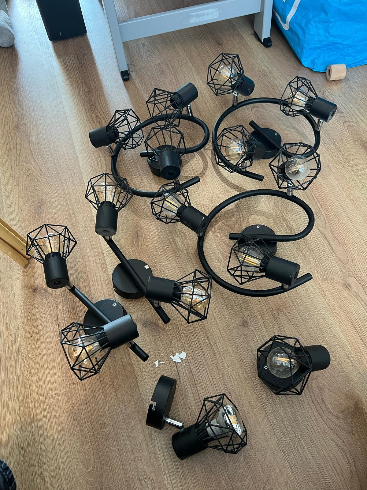 7 zwarte lampen: 3 groot, 2 middel, 2 klein, Ophalen, LED, Metaal, Plafondspot of Wandspot