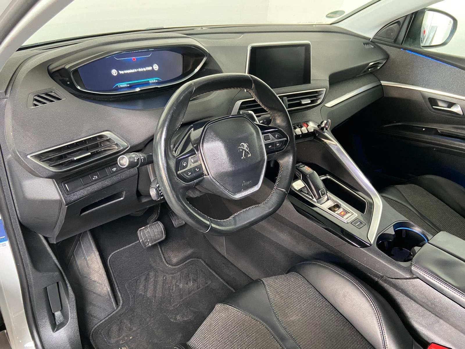 Peugeot 5008 1.2 PureTech Allure. Trekhaak! (bj 2017), Gebruikt, Euro 6, 1199 cc, 7 stoelen