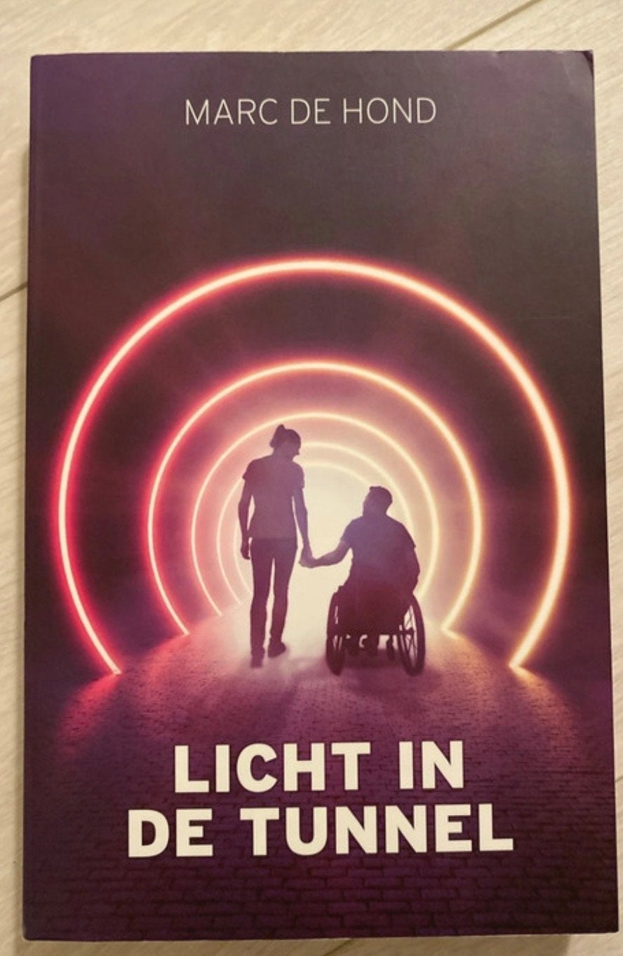 Licht in de Tunnel - Marc de Hond, Boeken, Ophalen of Verzenden, Zo goed als nieuw, Overige