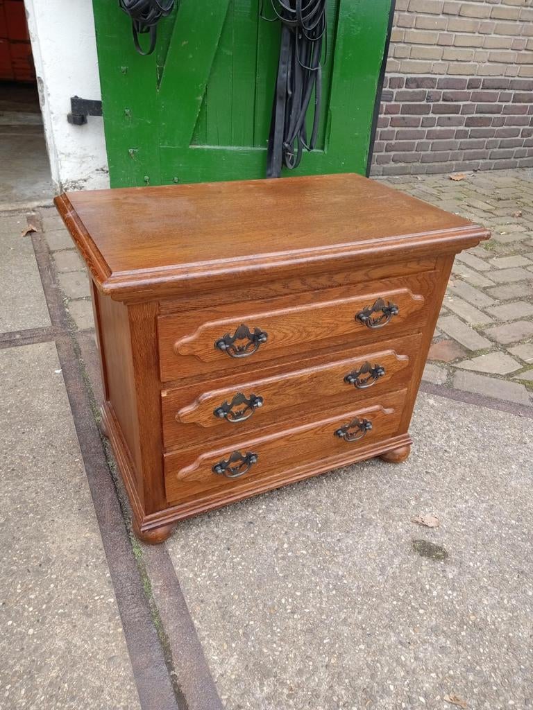 Te Koop, Klassiek eiken ladekastje met 3 laden, Ophalen
