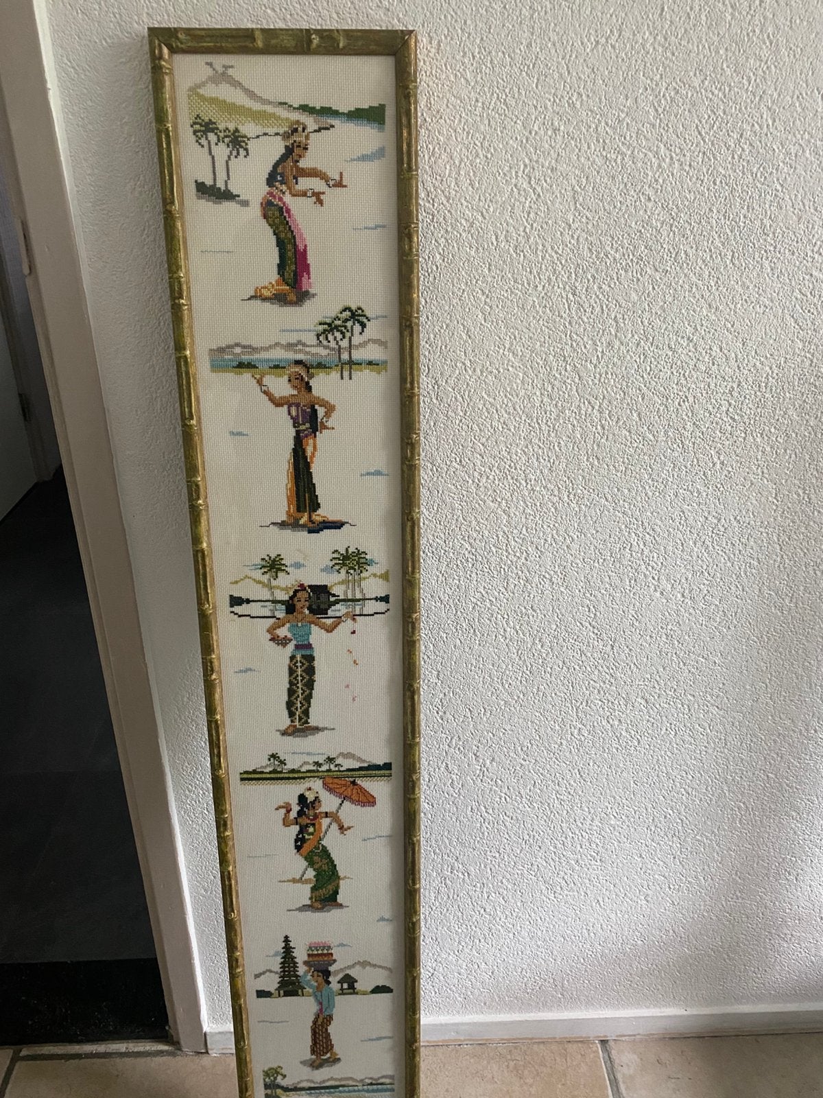 Retro/vintage geborduurd schilderij, balinese vrouwen, Ophalen
