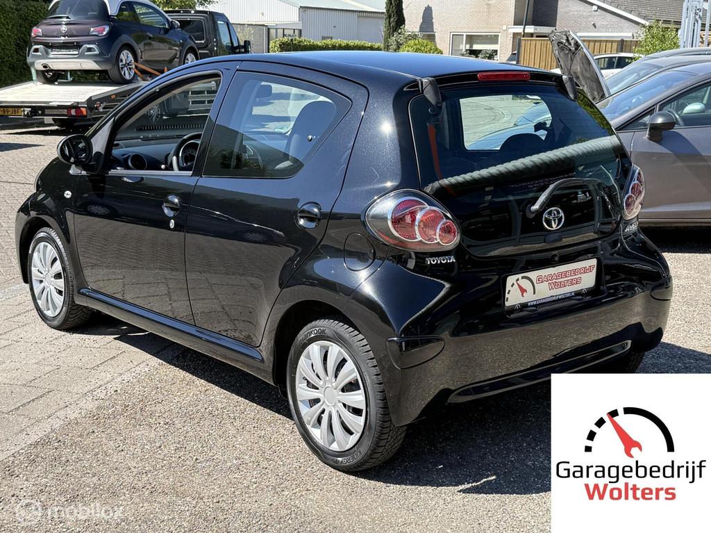 Toyota Aygo 1.0 VVT-i Aspiration AIRCO 5DRS ELEC-PAKKET, Auto's, Toyota, Voorwielaandrijving, Stof, Gebruikt, Zwart