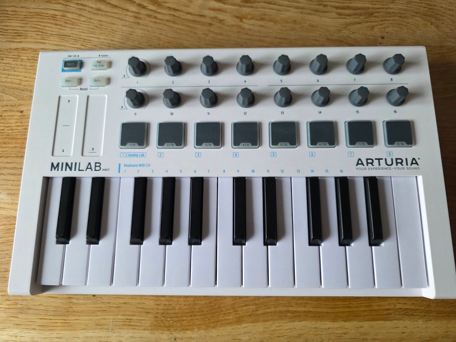 Arturia MiniLab MkII inclusief software, Muziek en Instrumenten, Synthesizers, Overige merken, Zo goed als nieuw, Met midi-aansluiting