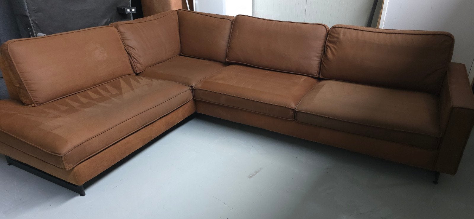 Home24 Hoekbank Cognac Microvezel/Microleder - Gereinigd, Ophalen, 250 tot 300 cm, Gebruikt, Home24