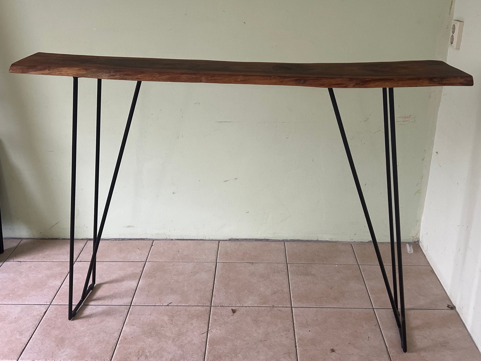 Sidetable/wandtafel van hout met metalen poten, Huis en Inrichting, Tafels | Sidetables, Ophalen, Gebruikt, 100 tot 150 cm, Minder dan 25 cm