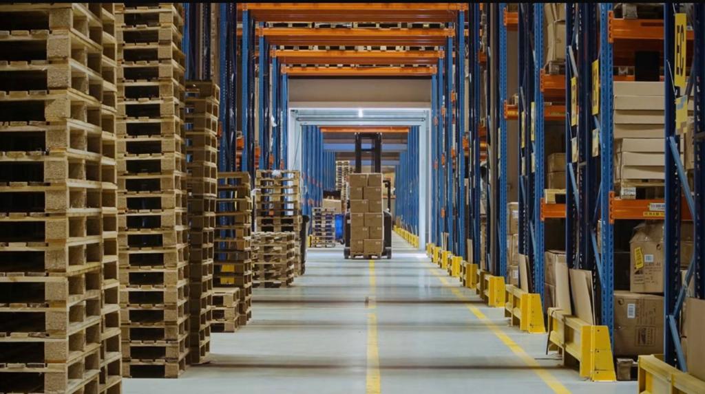Magazijn ruimte tijdelijk te huur.ca. 4.000 pallets., Opslag of Loods