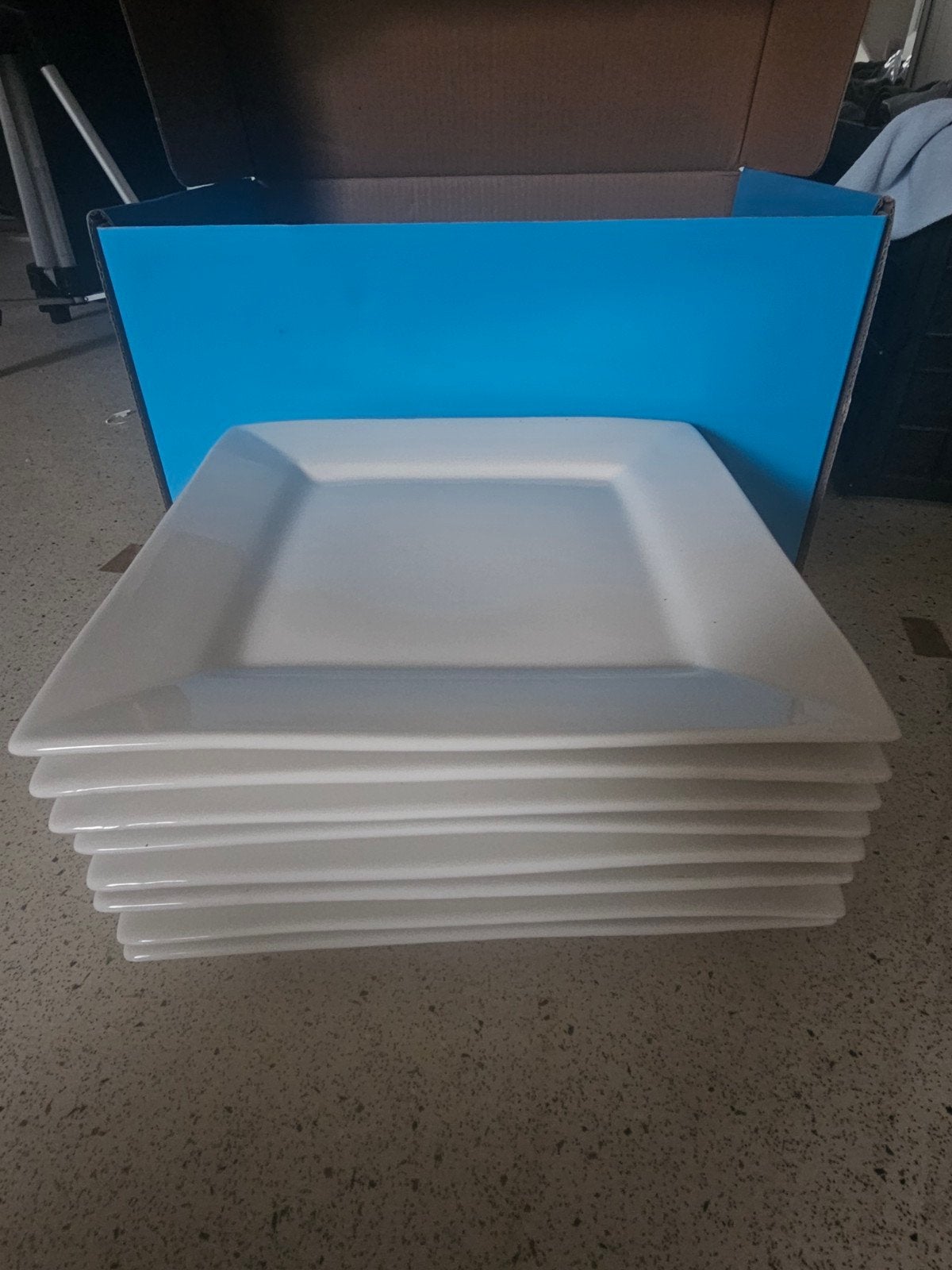 8 vierkante borden van Maxwell Williams white basics 30x30, Ophalen of Verzenden, Zo goed als nieuw, Modern, Bord(en)
