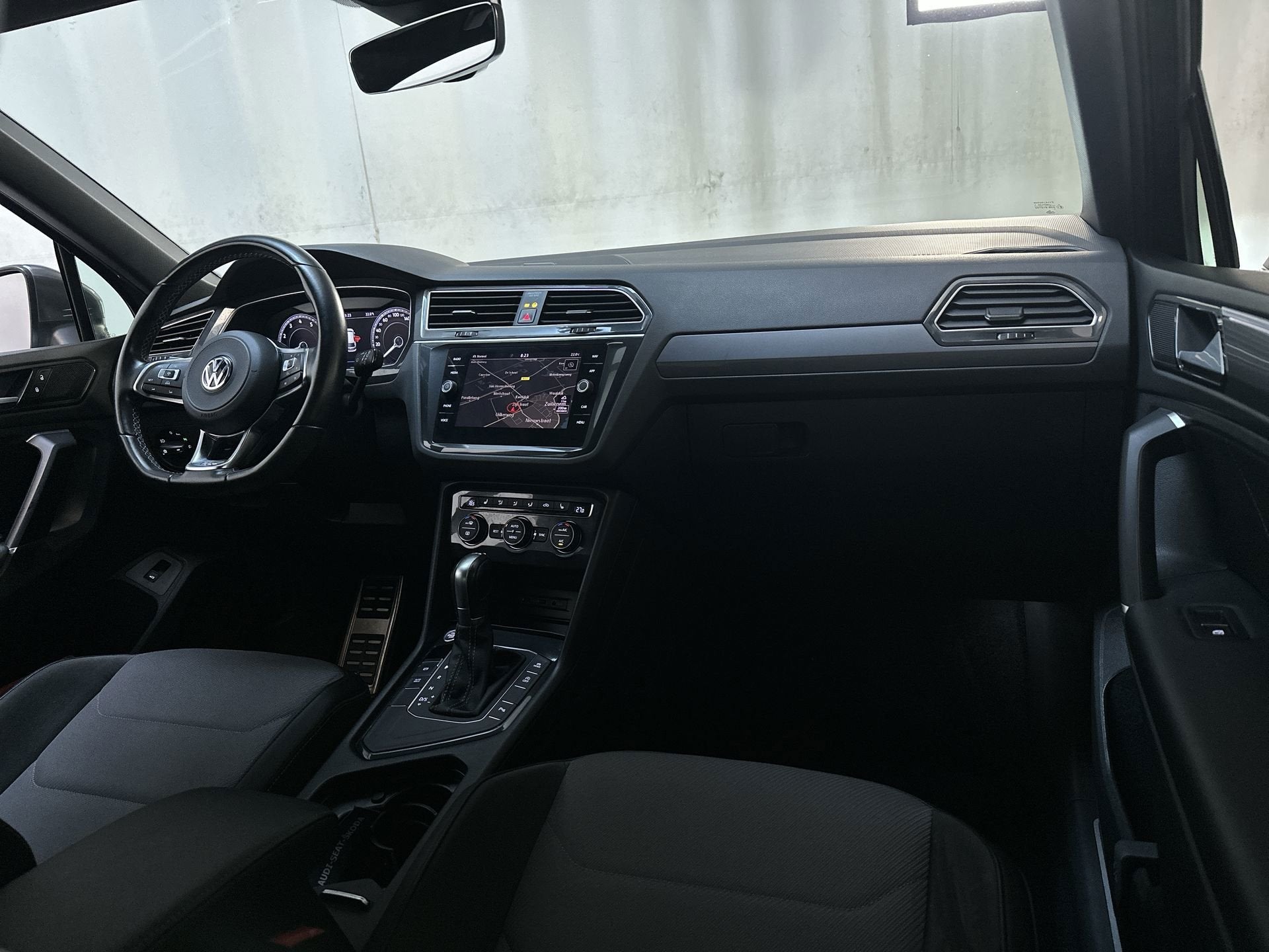 Volkswagen Tiguan 1.4 TSI 150pk DSG ACT Highline Virtual Coc, 4 cilinders, Alcantara, Origineel Nederlands, Grijs