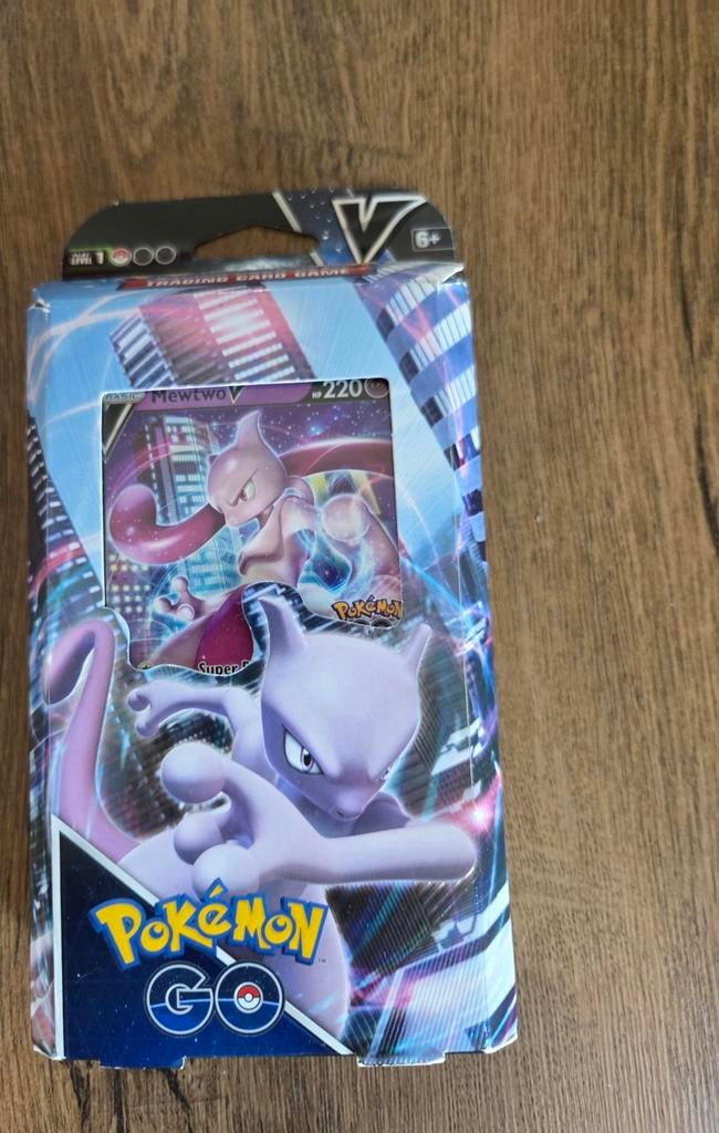 Pokémon GO Mewtwo V Battle Deck - Nieuw en Geseald, Ophalen of Verzenden, Nieuw, Speeldeck