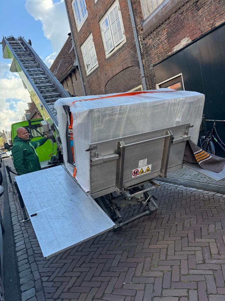 Busverhuur met Chauffeur & Verhuisservice & verhuislift, Diensten en Vakmensen, Verhuizers en Opslag