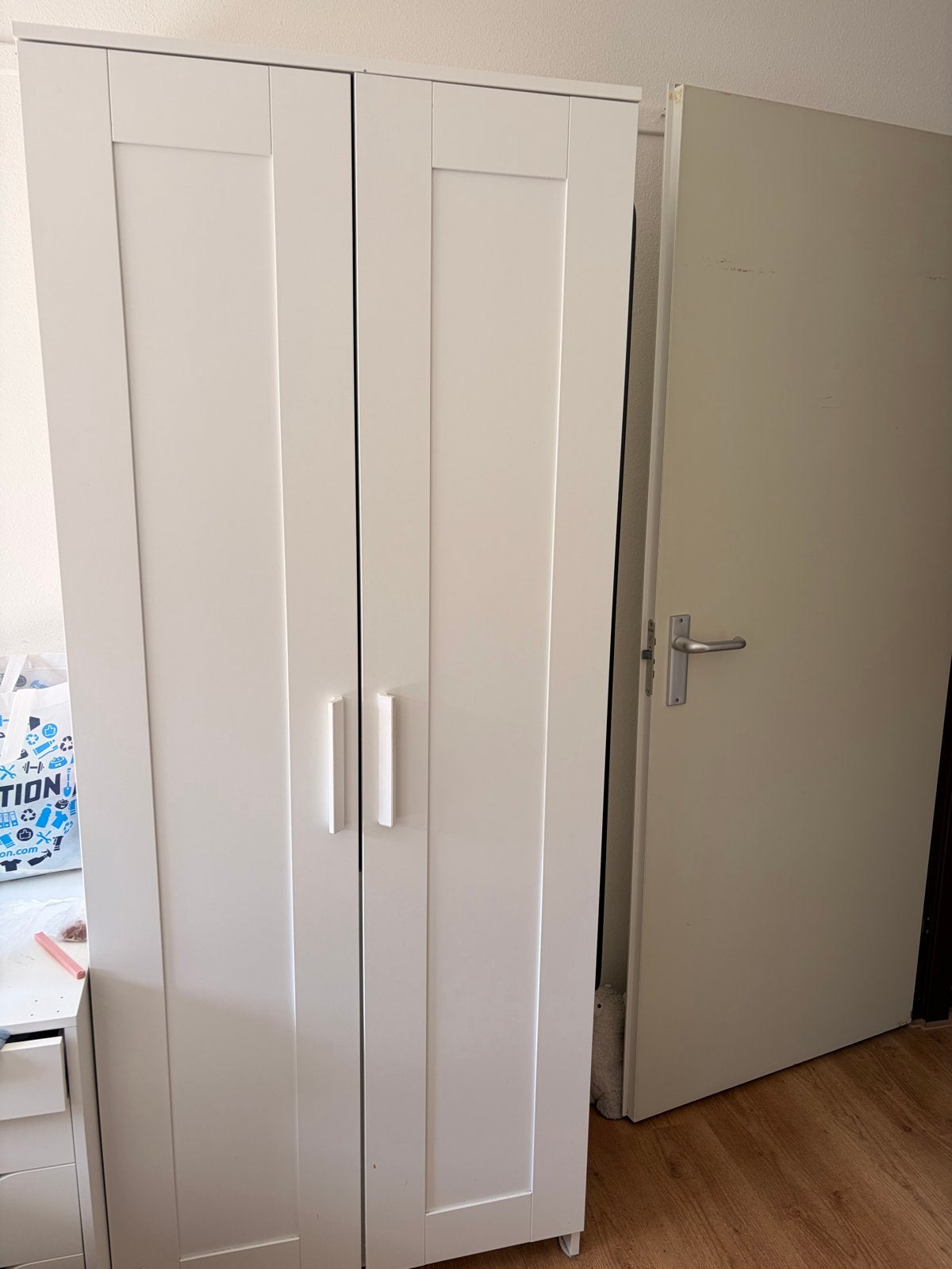 Witte Kast met Gebruikerssporen, Ophalen, Gebruikt, 50 tot 100 cm, 150 tot 200 cm