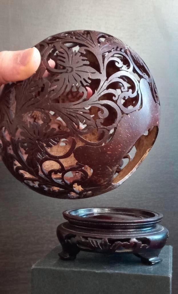 Coconut Shell Sculpture, "Trees of Life" op houten voet, Antiek en Kunst, Ophalen of Verzenden