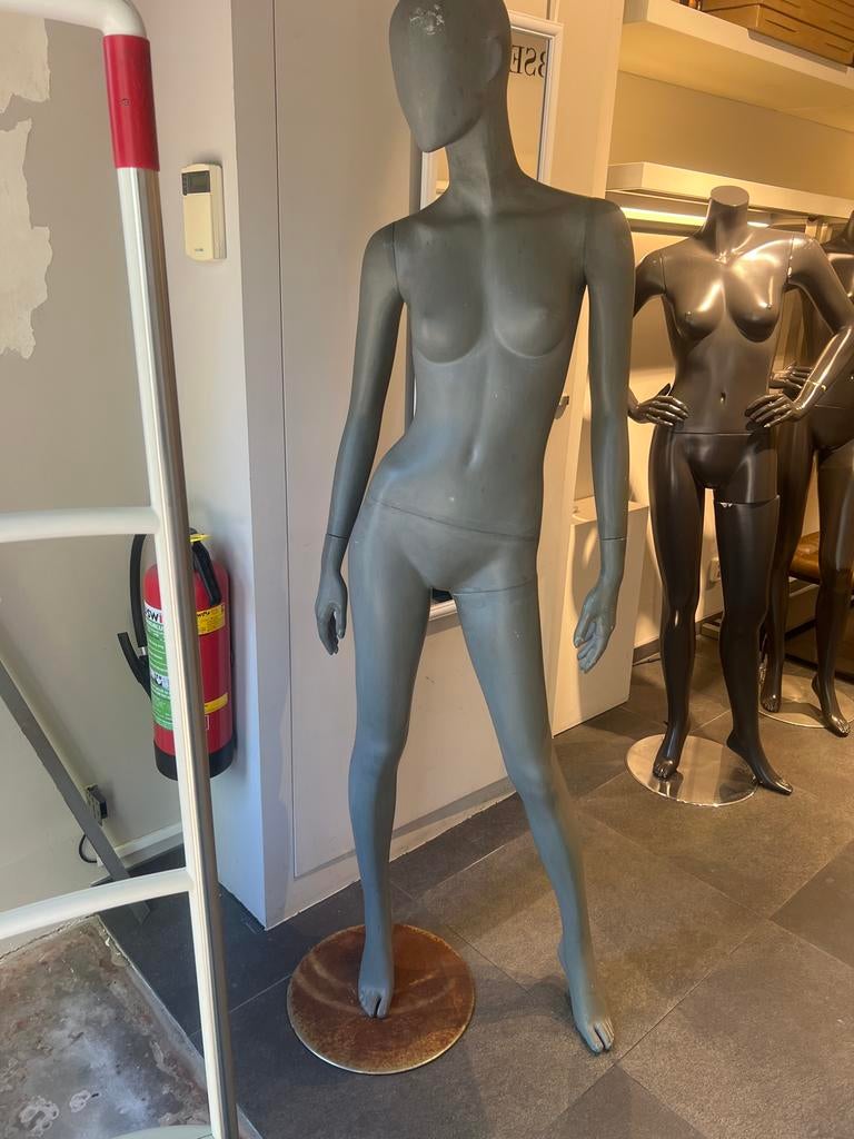 Grijze etalagepop - Vrouwelijke mannequin, Ophalen of Verzenden