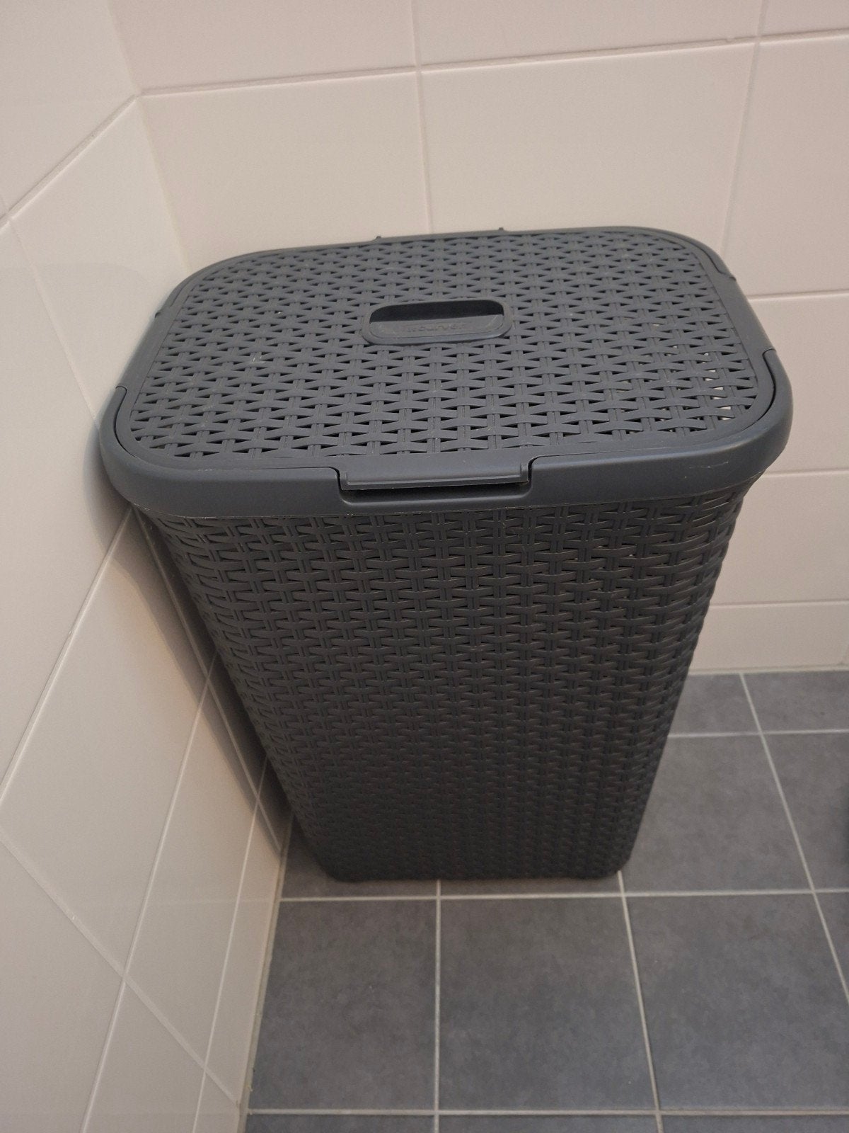 wasmand van curver , deksel is los , klemt niet meer, Ophalen