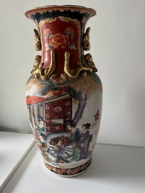 Grote Chinese vaas. Decor 6 vrouwen en parasol, Ophalen