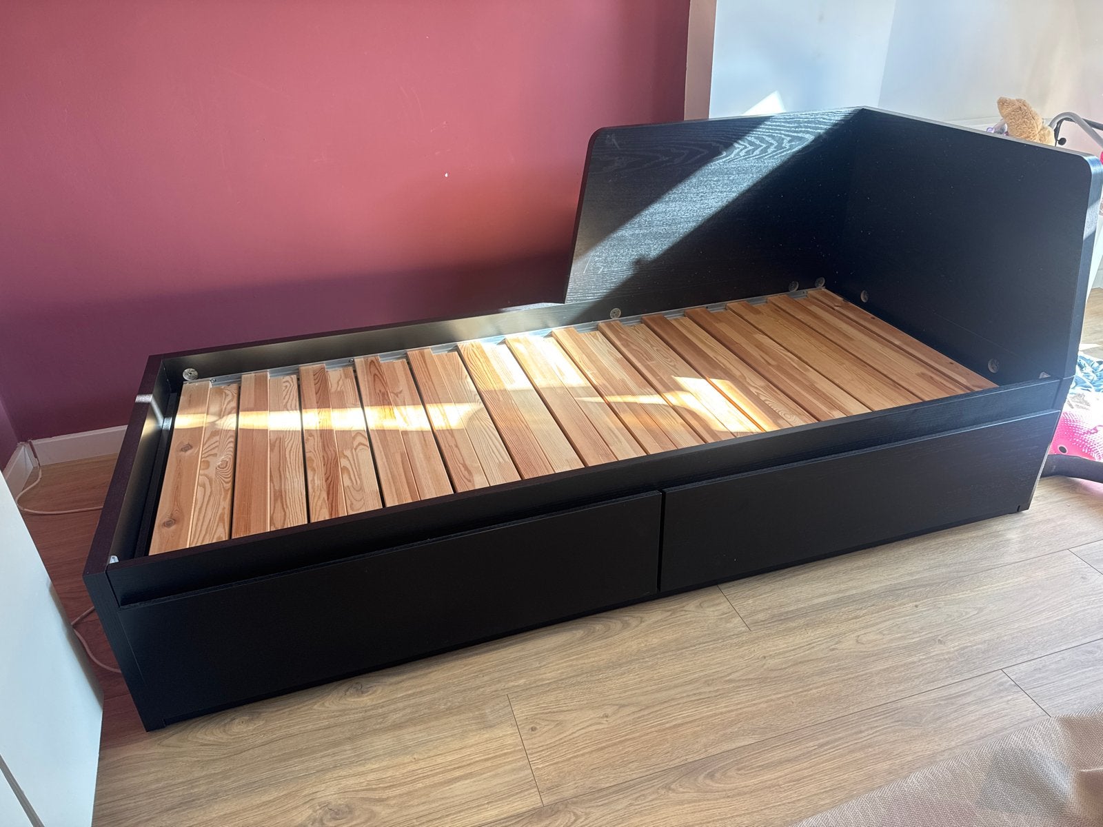 Flekke ikea Zwart bed met lattenbodem en opberglades, Ophalen, Gebruikt, 90 cm, Eenpersoons