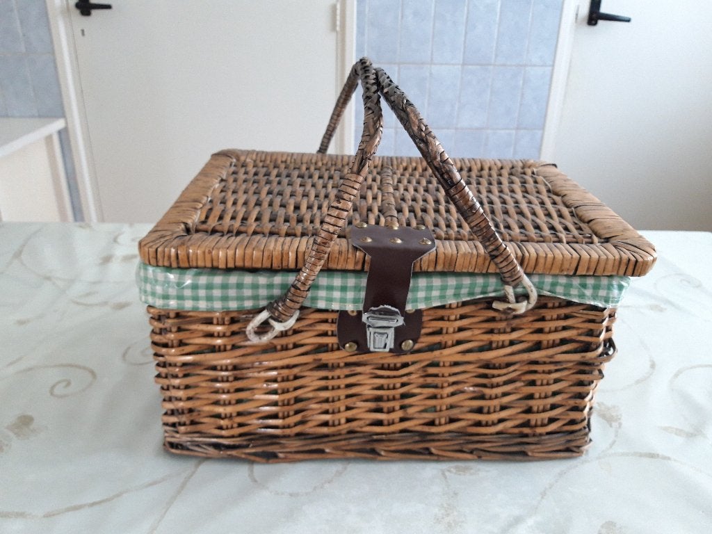 Rieten picknick mand, Hobby en Vrije tijd, Picknickmanden, Ophalen, Gebruikt