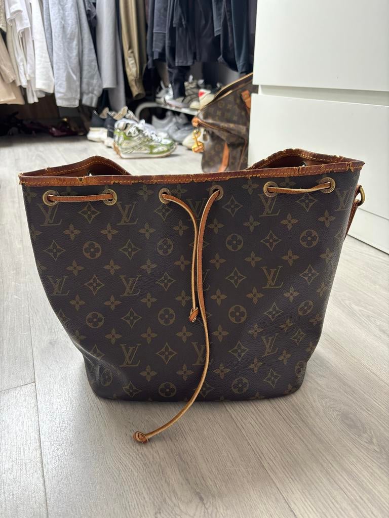 Louis Vuitton Sac Noe Petite Monogram Schoudertas, Sieraden, Tassen en Uiterlijk, Ophalen of Verzenden, Gebruikt, Bruin, Schoudertasje