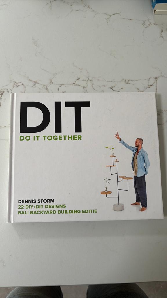 Dennis Storm - DIT. Do it together, Boeken, Ophalen of Verzenden, Mode algemeen, Dennis Storm, Zo goed als nieuw