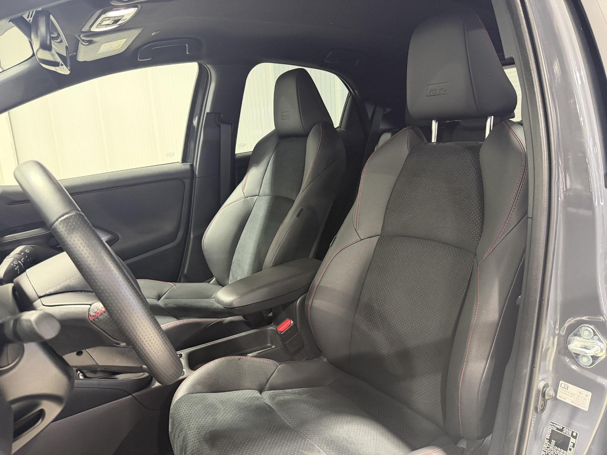 Toyota Yaris 1.5 Hybrid 130 GR SPORT PLUS Parkeersensoren V+, Auto's, Dealer onderhouden, Gebruikt, Euro 6, 1490 cc