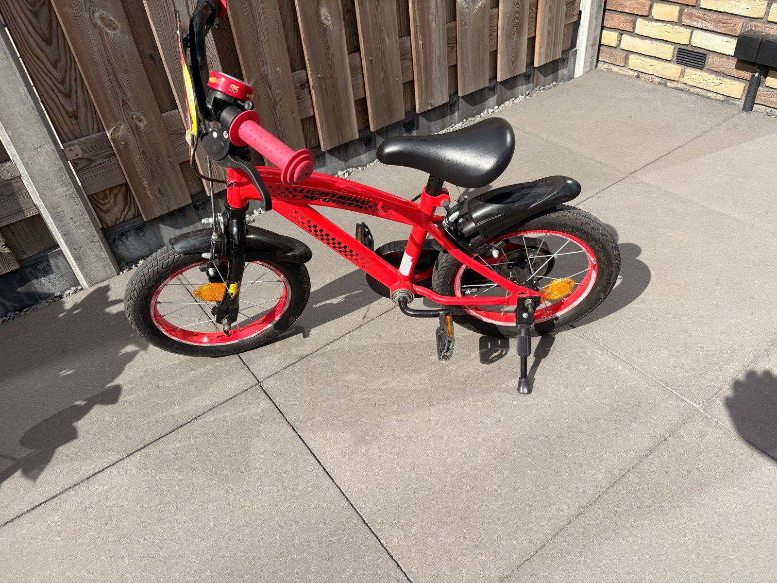 Kinderfiets Rood - Cars Bliksem McQueen, Ophalen, Zijwieltjes, Gebruikt, Velgrem