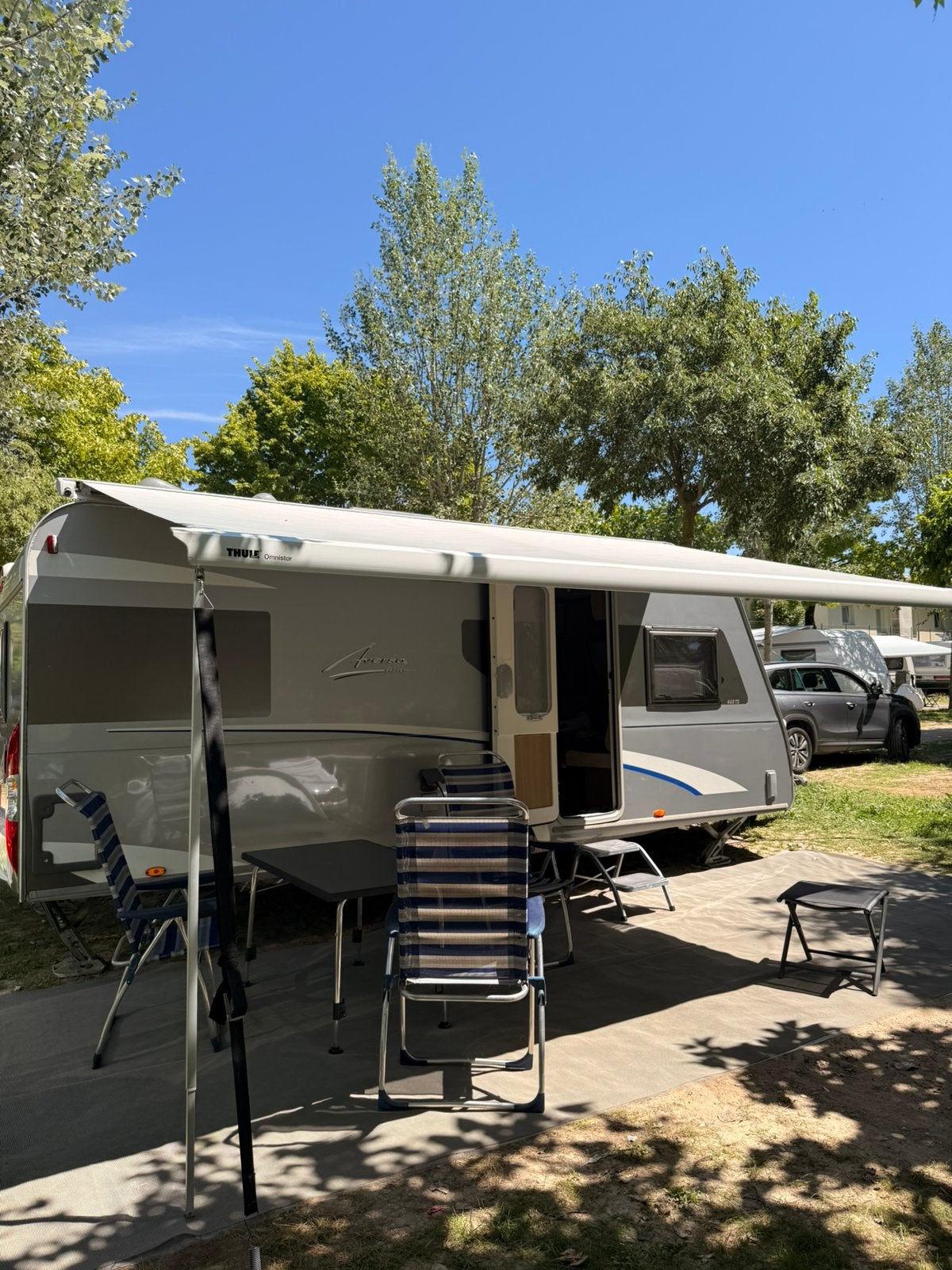 Caravan Bürstner Averso Fifty 465 TS, Rondzit, Frans bed, Particulier, Schokbreker