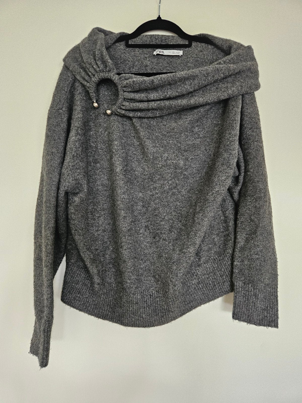 ZARA grijze off-shoulder trui met decoratieve hals – maat L, Maat 38/40 (M), Zara, Ophalen of Verzenden, Zo goed als nieuw