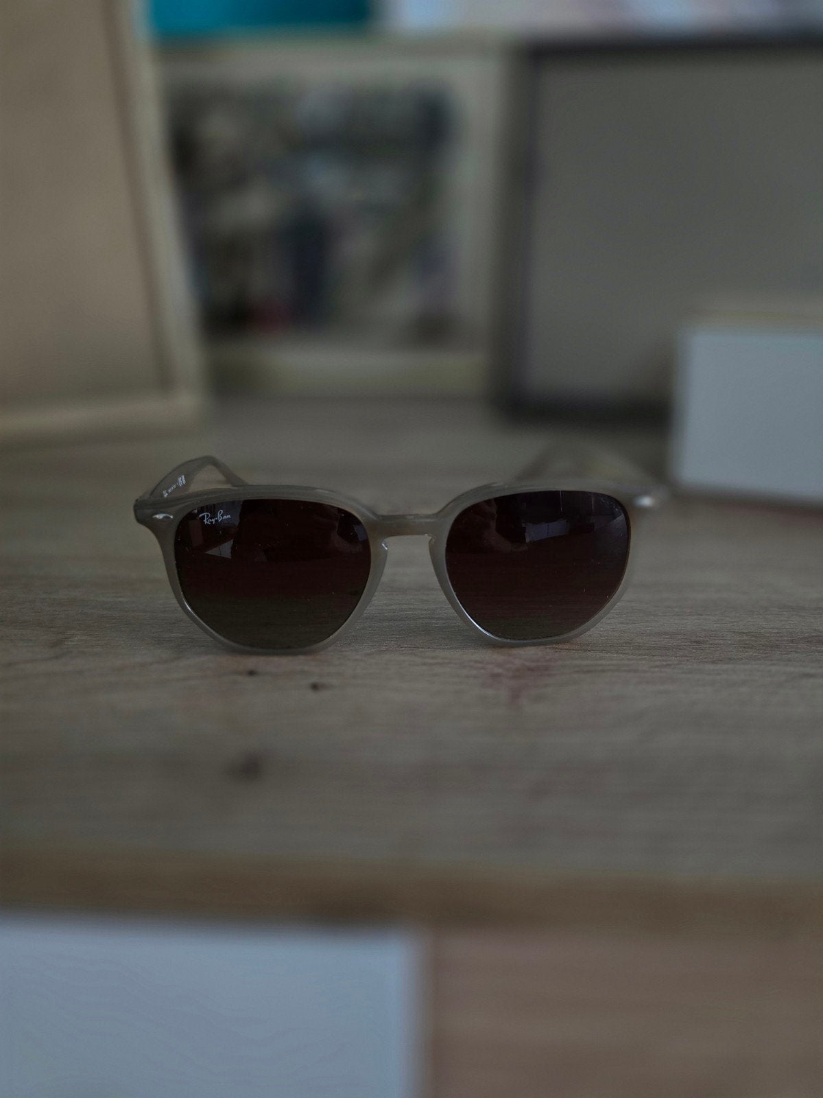 Stijlvolle Ray-Ban zonnebril - Zo goed als nieuw, Sieraden, Tassen en Uiterlijk, Zonnebril, Ophalen of Verzenden, Zo goed als nieuw