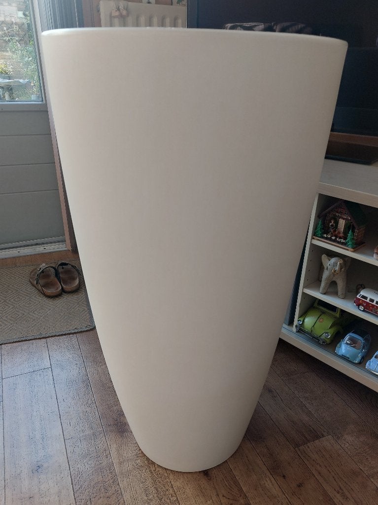 Mooie, hoge witte bloempot van het merk Elho., Ophalen, Kunststof, Rond, Zo goed als nieuw