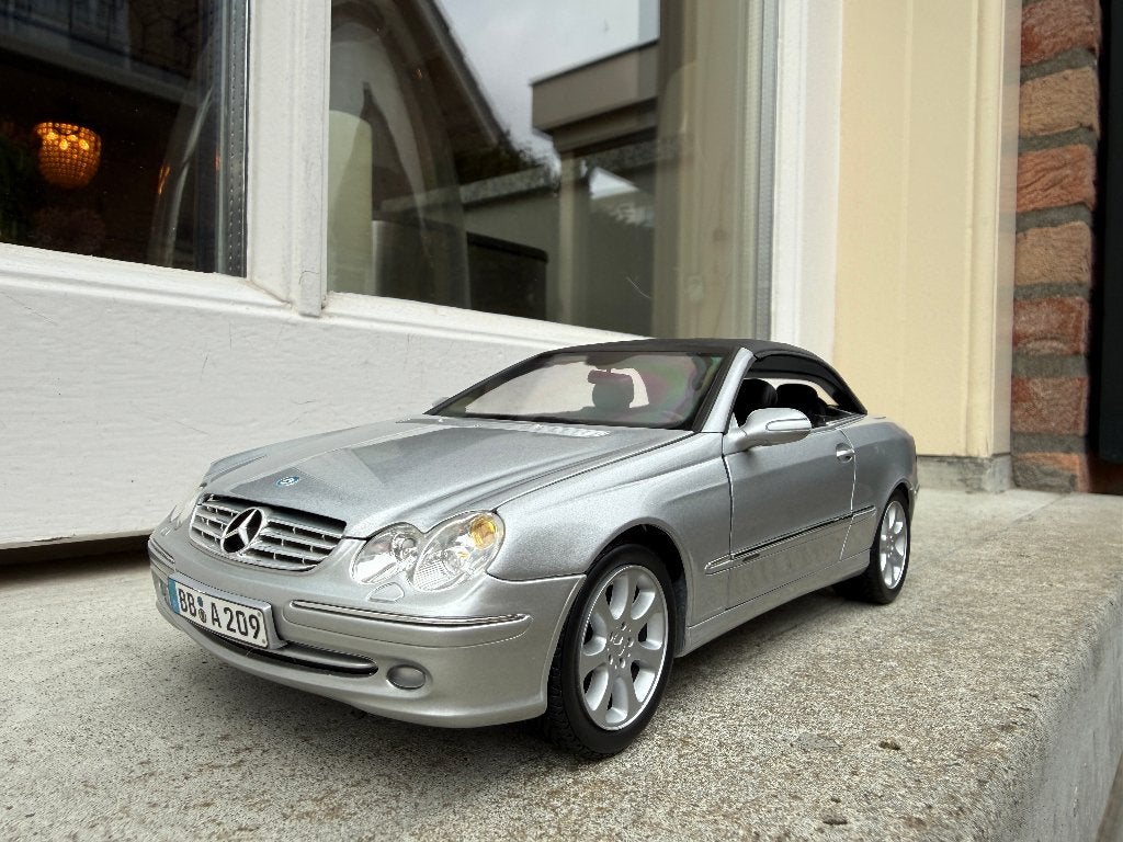 1:18 Mercedes CLK Cabrio CLK500 A209 zilver 2003 Kyosho, Kyosho, Auto, Ophalen of Verzenden, Zo goed als nieuw
