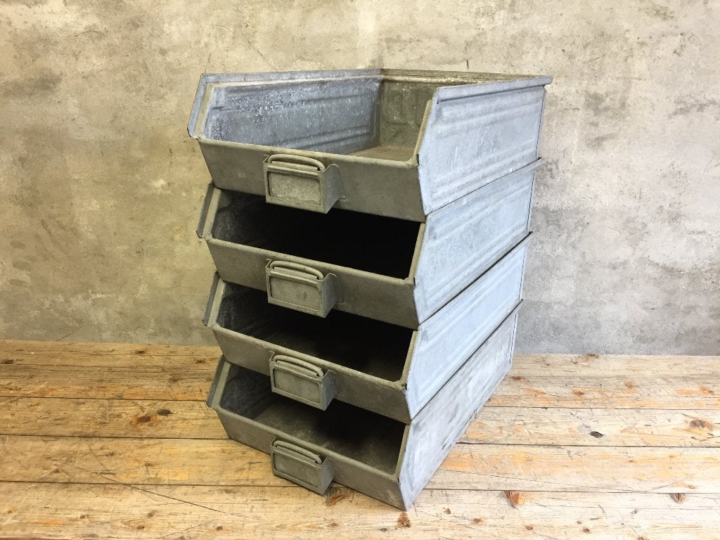 Zinken stapelbare magazijnbakken | nog 3 te koop | per stuk, Minder dan 50 cm, Gebruikt, 50 tot 100 cm, Ophalen of Verzenden