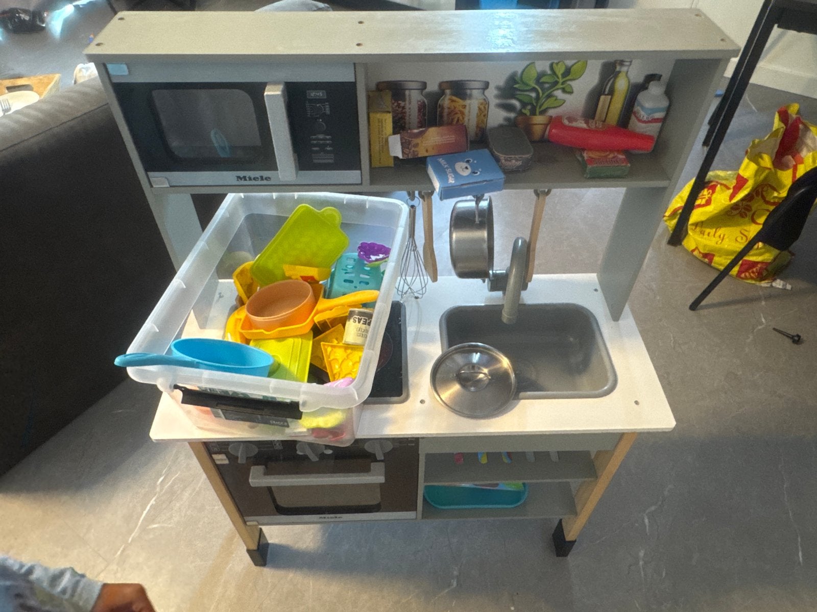 Miele Speelkeuken met magnetron en accessoires, Ophalen, Gebruikt, Hout, Speelkeuken